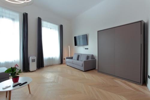The Apartment House - Mezibranska - main image