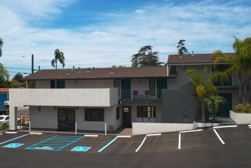 Orange Tree Inn - image 4