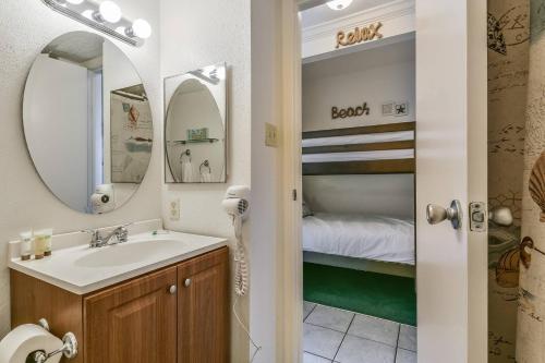 Newly Remodeled Beachfront Condo - image 5