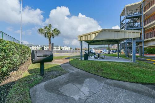 Oceanfront Condo with Pool! - image 5