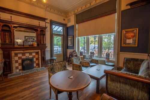 Woodthorpe Hotel near Heaton Park