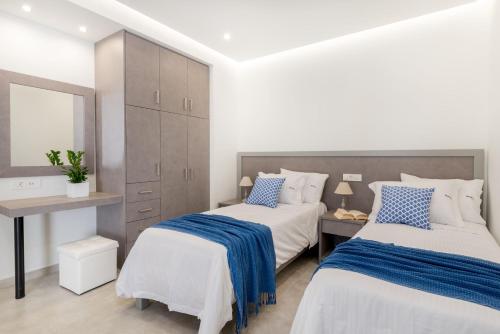 2 bedrooms, 5 beds