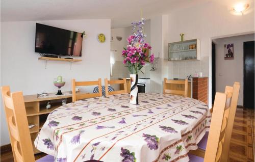  Two-Bedroom Apartment in Pridraga in Pridraga