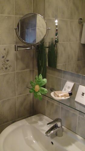 Single Room image 3