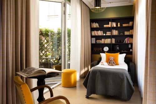 room detail thumbnail 1