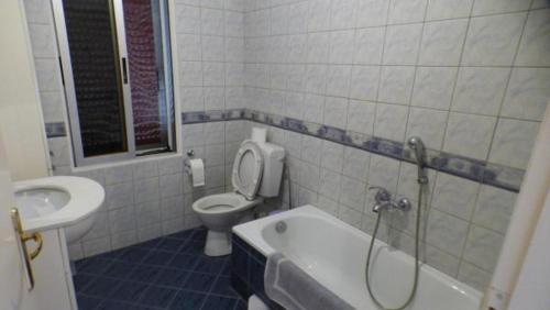  Leo's apartments in Methoni