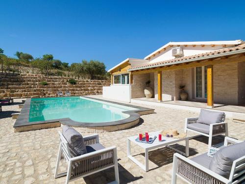 Spacious Holiday Home in Noto with Private Pool gîte à louer Noto