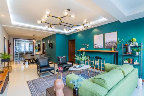 room detail thumbnail 1