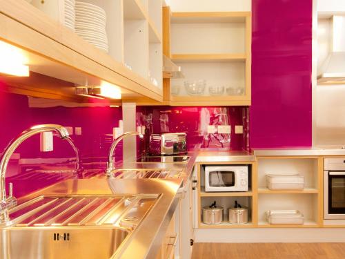 YHA Stratford-Upon-Avon - Tap to explore photos