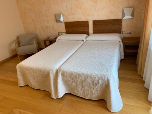 Hotel Los Nogales - Tap to explore photos