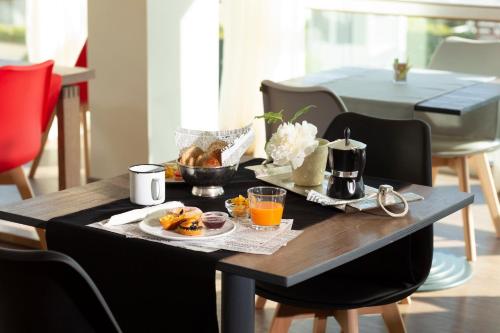 Little Hotel - image 12