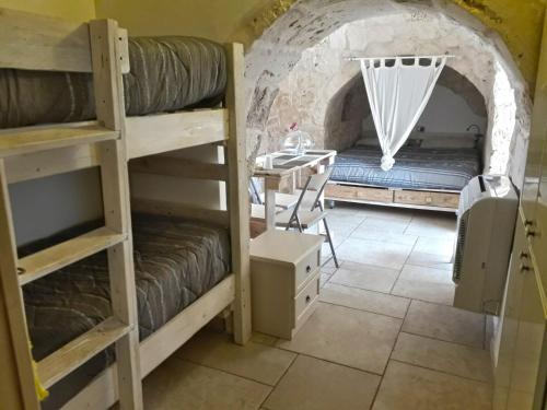 1 double bed, 1 bunk bed