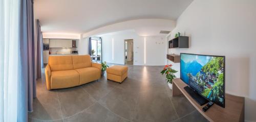 2 bedrooms, 4 beds