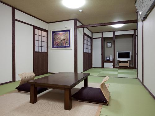 room detail thumbnail 2