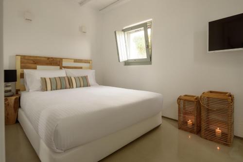The Summit of Mykonos Ideally located in the Kalafati area, The Summit of Mykonos promises a relaxing and wonderful visit. Both business travelers and tourists can enjoy the propertys facilities and services. Free Wi-Fi i