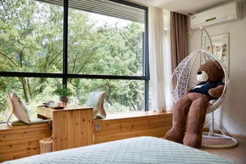 1 double bed, 1 twin bed