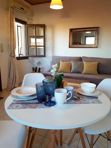  Emmanouil airport beach apartment, Pension in Karteros