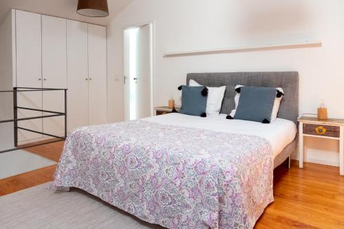 Superior One-Bedroom Triplex Apartment image 3