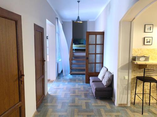 נוף חוץ, Hostel 47 in בתומי
