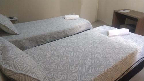 2 twin beds