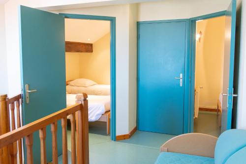 5 twin beds