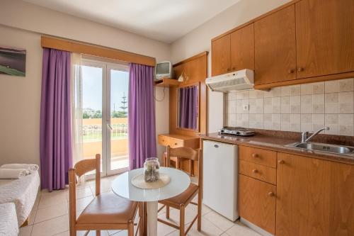 Danelis Studios & Apartments, Malia (photo 8)