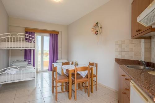 Danelis Studios & Apartments - image 8