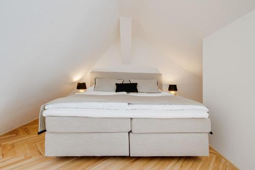Gold Art Apartments - image 6