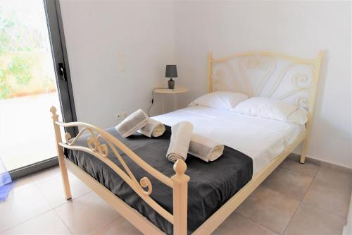 Villa PALAZZO DEL MARE with pool near the sea.