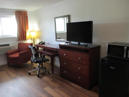 Travel Inn and Suites in Lakehurst, USA