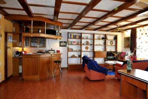  Big, spacious apartment in the Kastela, near Split, Unterkunft in Kaštela