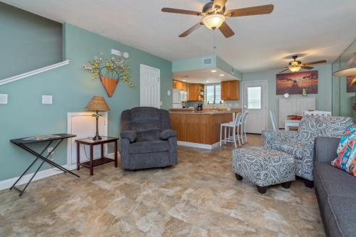 Gulf Highlands 109 2 Bedrooms Heated Pool Access WiFi Sleeps 6 - image 6