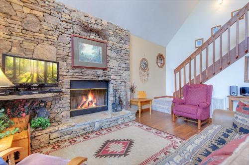 Bear Trails 2 Bedrooms Pool Access Fireplace Hot Tub WiFi Sleeps 6