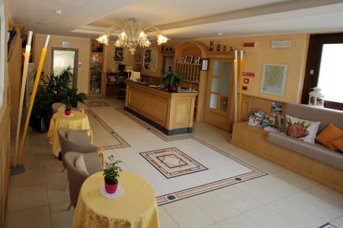 大堂, 飛奧羅尼酒店 (Hotel Fioroni) in 貝拉焦