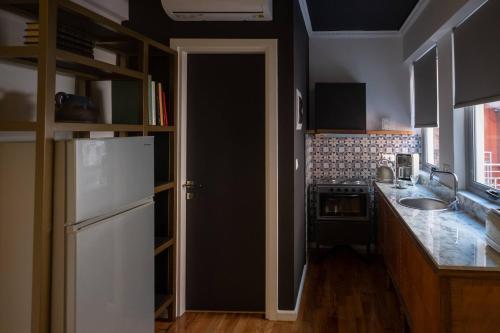ATHENIAN YARD SUITES - main image