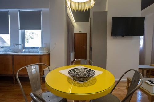 ATHENIAN YARD SUITES - image 6