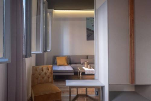 ATHENIAN YARD SUITES - image 2
