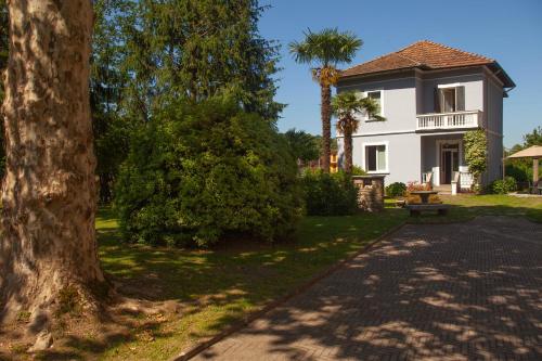 Dārzs, Villa Moiacchina Luxury Home in Castello Di Brianza
