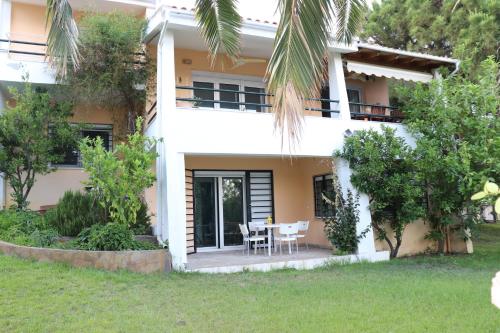  Pine Yard in 64007 Nea Iraklitsa