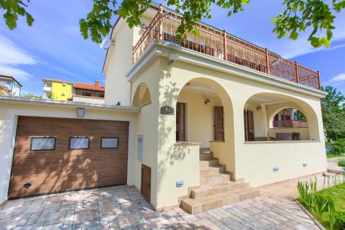 Villa Toic by the seaside with beautiful Seaview - Accommodation - Čižići