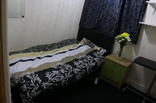 Family Home In Nice Location, Ilford, London