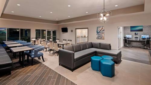 Best Western Plus Parkside Inn & Suites