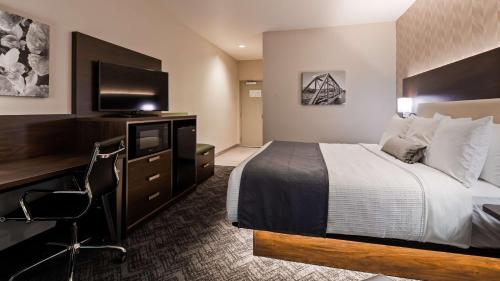 Best Western Plus Parkside Inn & Suites