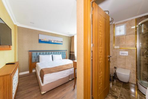 Standard Double or Twin Room image 9