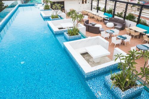 Swimming pool, Ferra Hotel and Garden Suites in Bulabog Beach