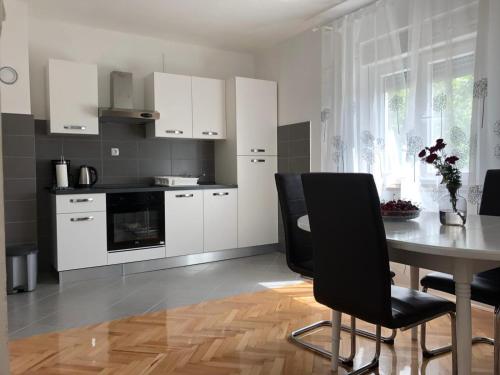  Vacation home Erslan in 23450 Kruševo