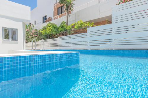  Rotunda Suites in 73100 Kalamaki