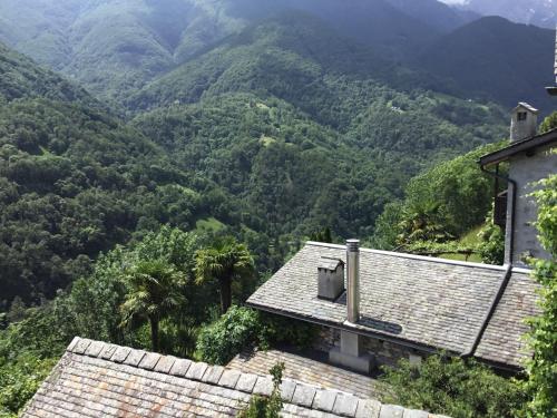  Casa Tita in Intragna TI