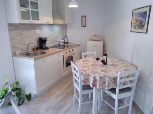  Apartment Betty in Sumartin