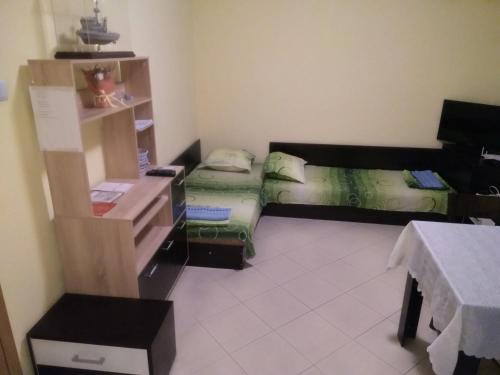 2 twin beds, 2 sofa beds